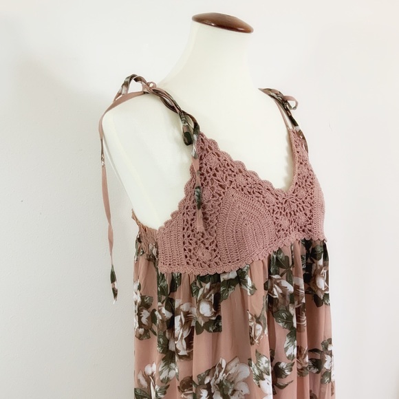 i jonah Dresses & Skirts - Floral Boho Maxi Crochet Bodice dress